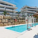 Getaway 2br W Sea View Daire Estepona